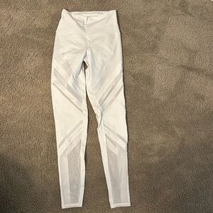white alo leggings